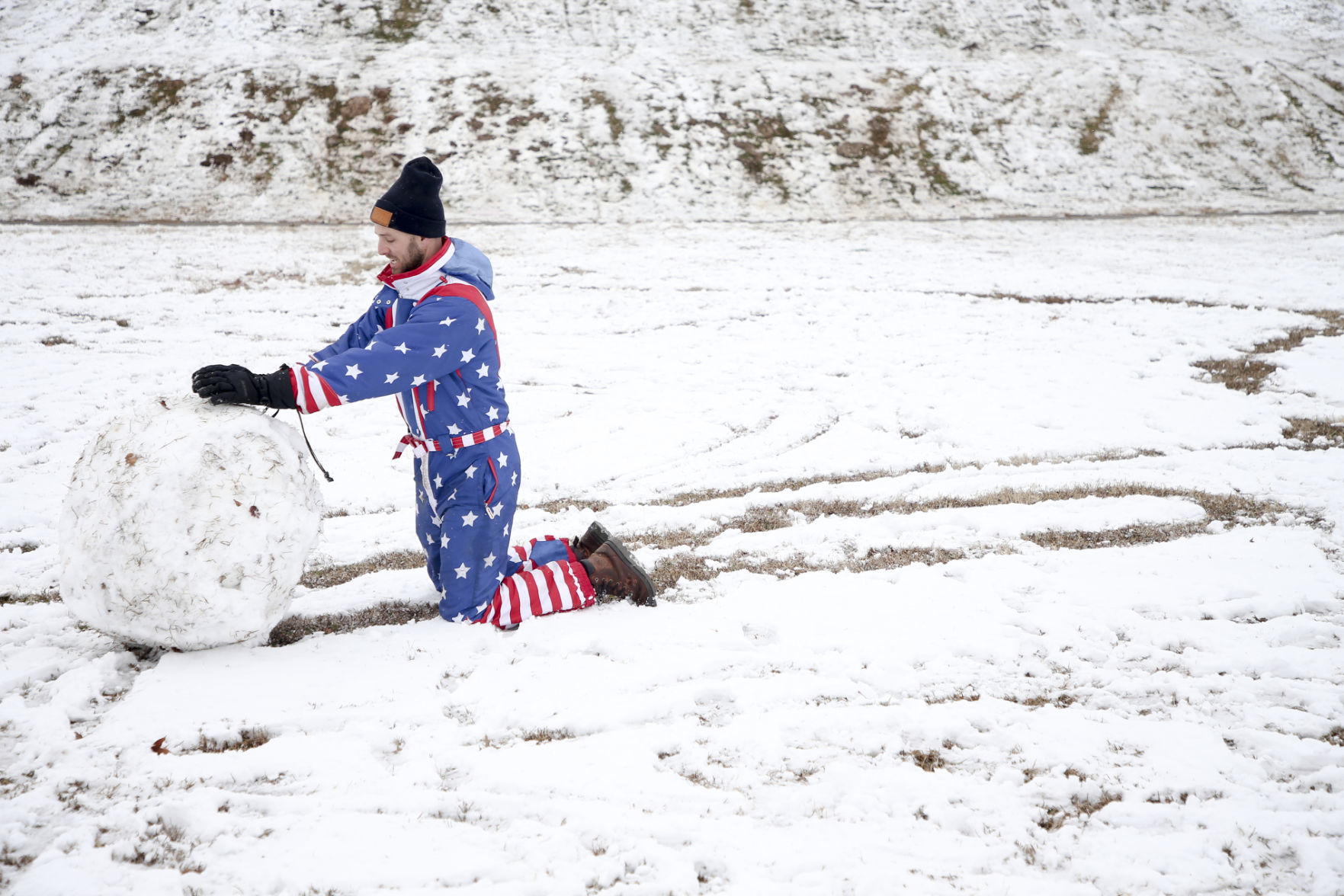 Snow falls on Tulsa area, northeast Oklahoma